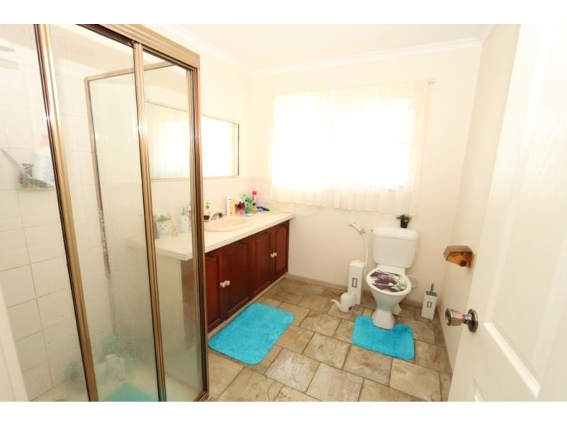 6 Lincoln Way, Melton West VIC 3337