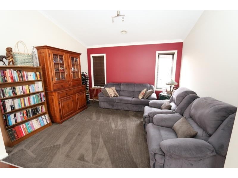 33 Archer Drive, Kurunjang VIC 3337