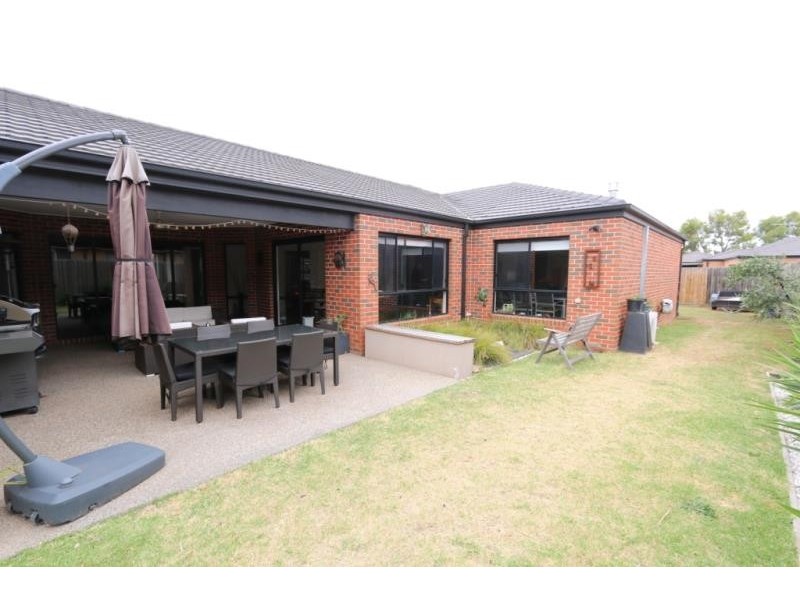 33 Archer Drive, Kurunjang VIC 3337