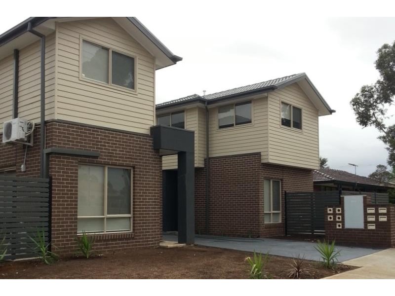 4/25 Staughton Street, Melton South VIC 3338