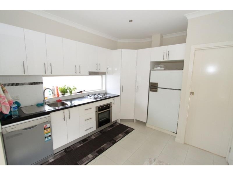 4/25 Staughton Street, Melton South VIC 3338