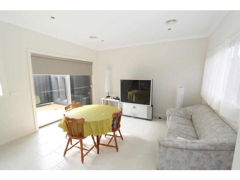 4/25 Staughton Street, Melton South VIC 3338