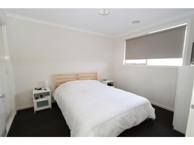 4/25 Staughton Street, Melton South VIC 3338