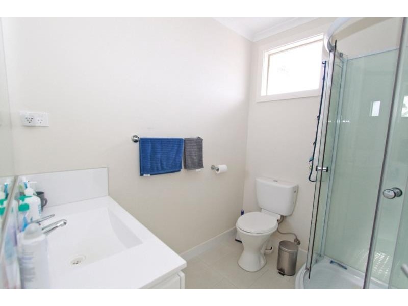 4/25 Staughton Street, Melton South VIC 3338