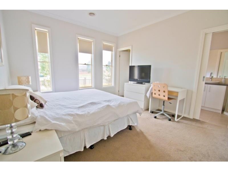 35 Walhalla Drive, Eynesbury VIC 3338