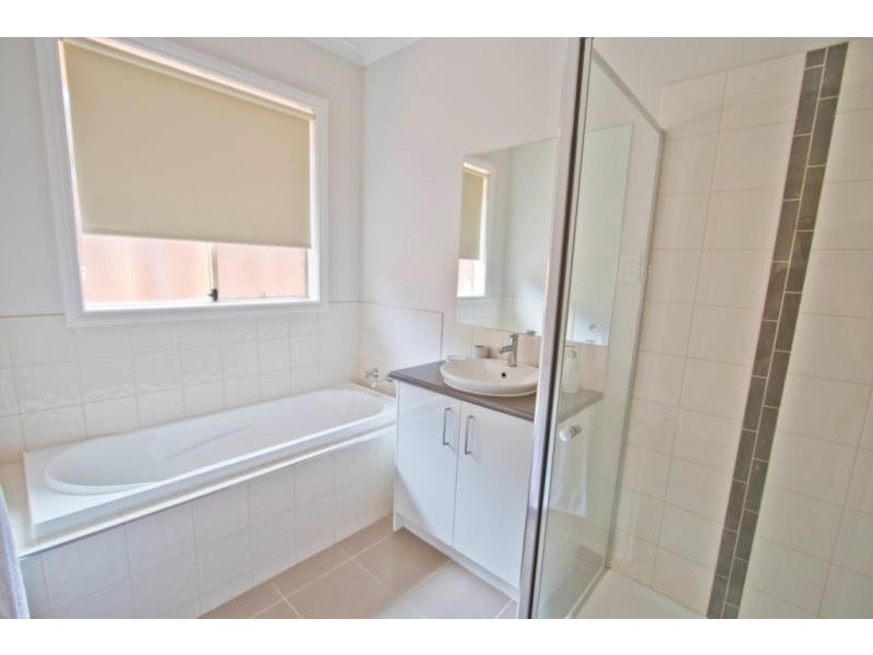 35 Walhalla Drive, Eynesbury VIC 3338