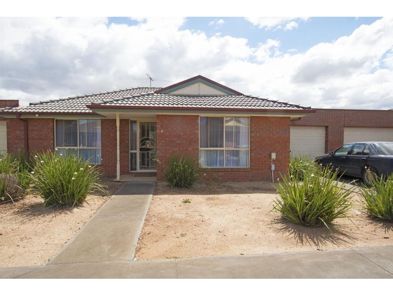 2/44a Second Avenue, Melton South VIC 3338