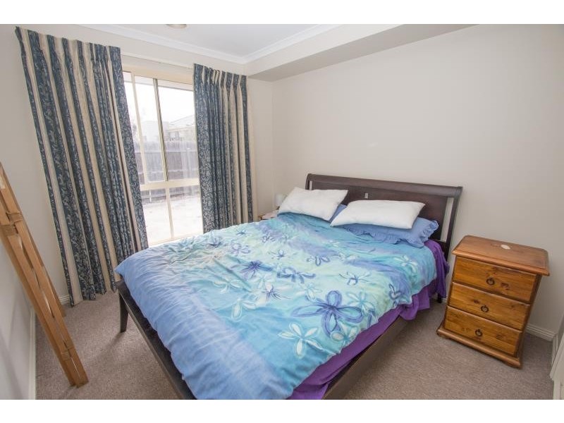 2/44a Second Avenue, Melton South VIC 3338