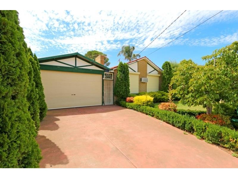 4 Wilson Road, Melton South VIC 3338