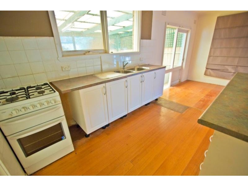 4 Wilson Road, Melton South VIC 3338