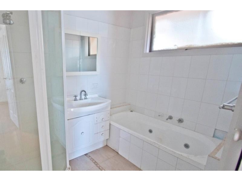 4 Wilson Road, Melton South VIC 3338