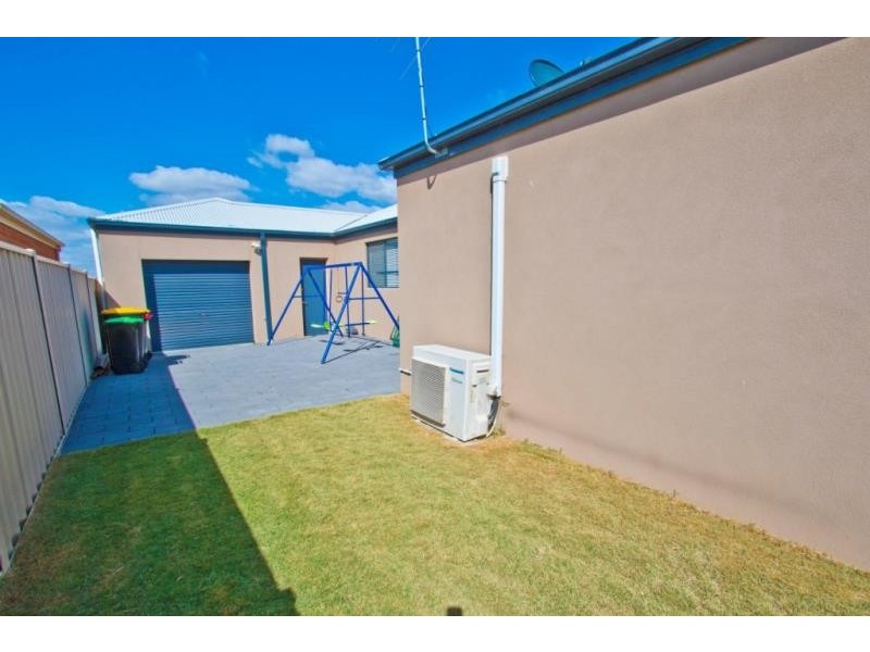 16 Charlotte Avenue, Melton West VIC 3337