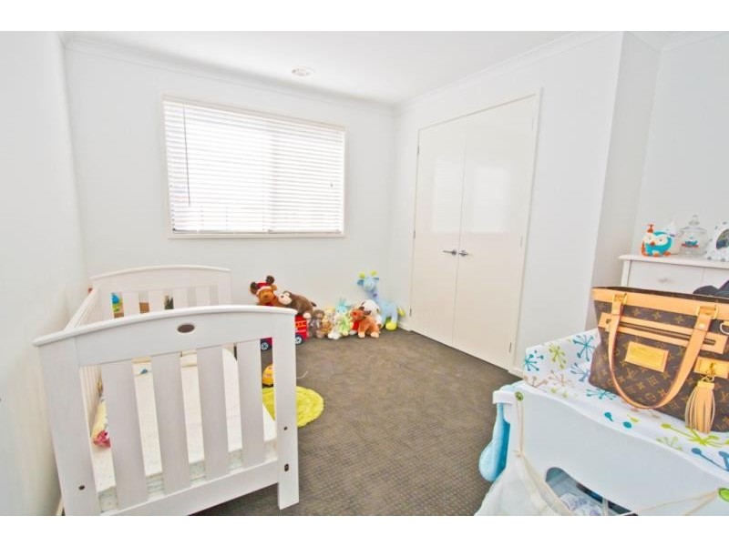 16 Charlotte Avenue, Melton West VIC 3337