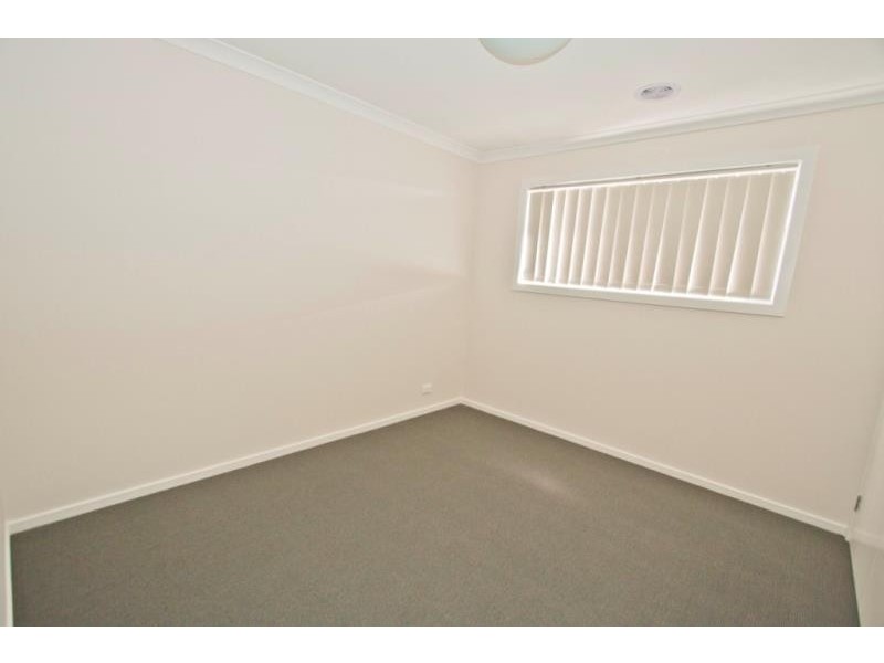 17 Horseman Drive, Melton South VIC 3338