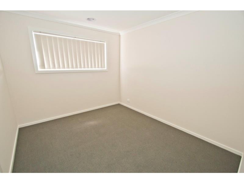 17 Horseman Drive, Melton South VIC 3338