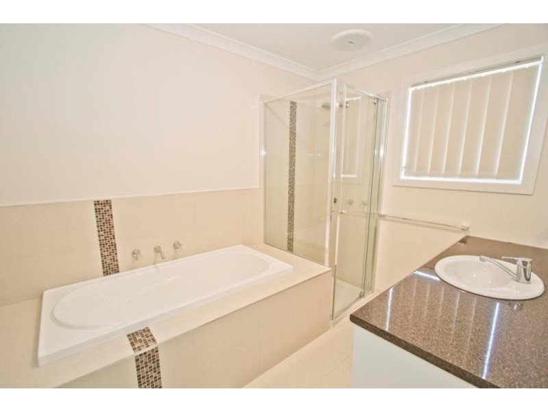 17 Horseman Drive, Melton South VIC 3338