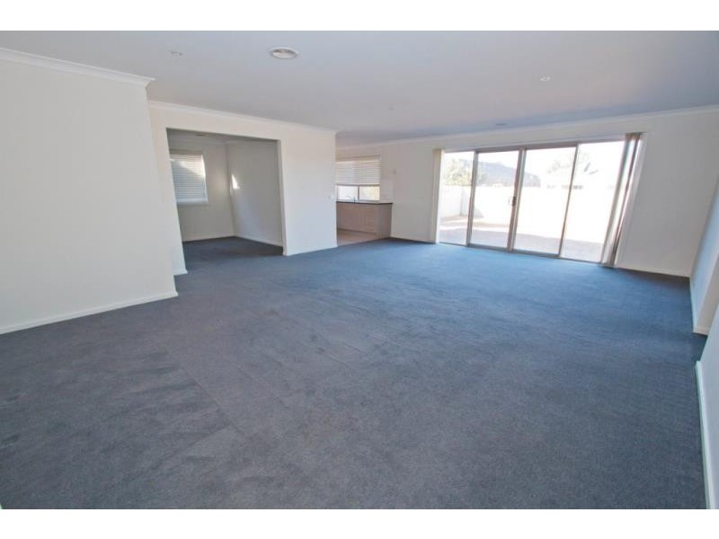 24 Mallow Street, Brookfield VIC 3338