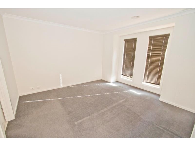 24 Mallow Street, Brookfield VIC 3338