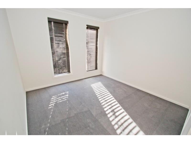 24 Mallow Street, Brookfield VIC 3338