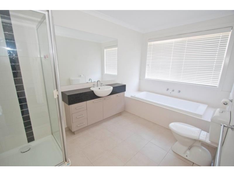 24 Mallow Street, Brookfield VIC 3338