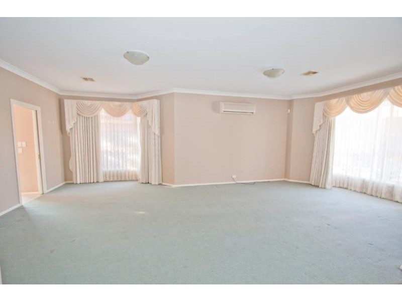 9 Deanswood Place, Brookfield VIC 3338