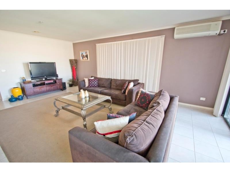 4 Rainsford Place, Melton West VIC 3337