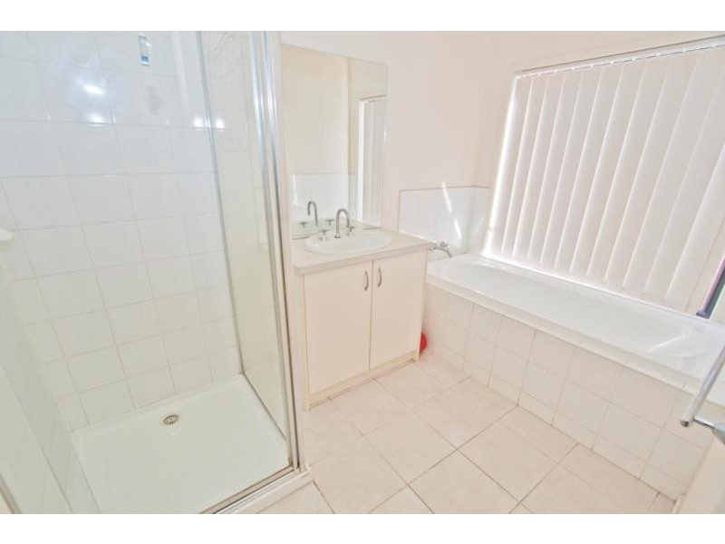 4 Rainsford Place, Melton West VIC 3337