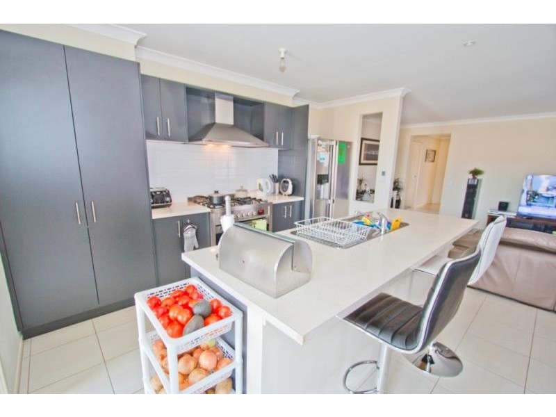 4 Hawkbit Place, Brookfield VIC 3338
