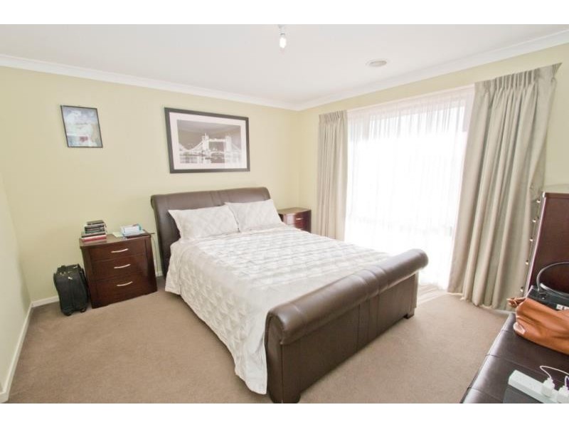 4 Hawkbit Place, Brookfield VIC 3338