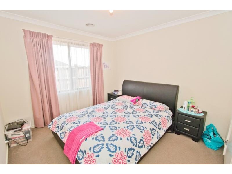 4 Hawkbit Place, Brookfield VIC 3338