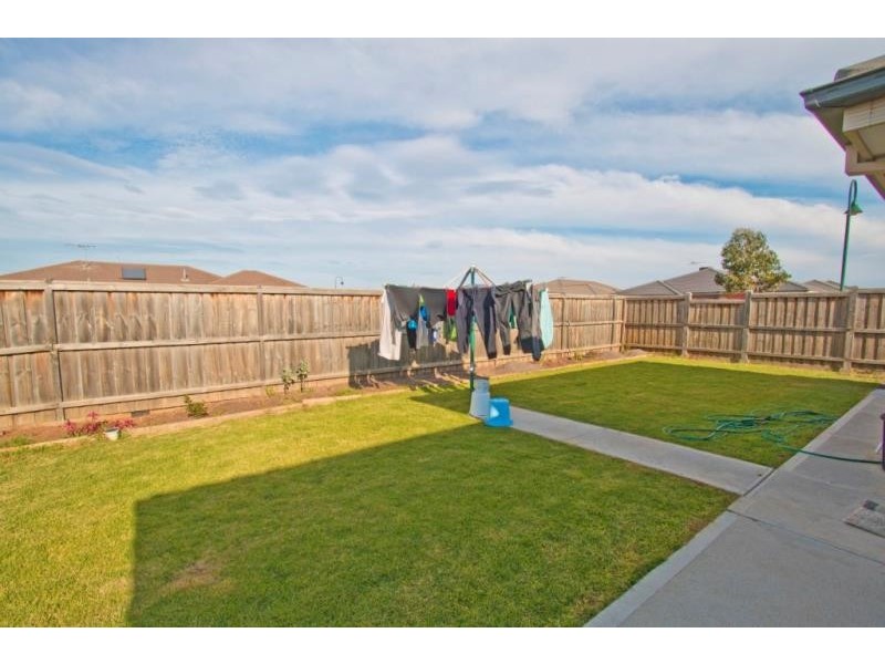 4 Hawkbit Place, Brookfield VIC 3338