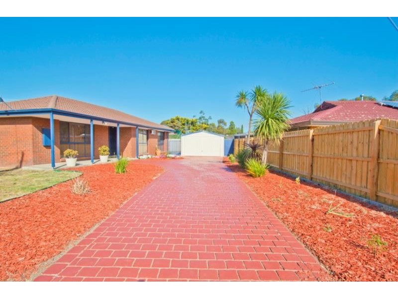 10 Riddle Drive, Melton VIC 3337