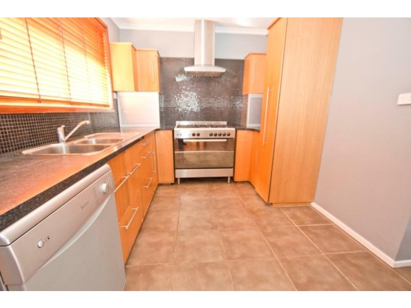 10 Riddle Drive, Melton VIC 3337