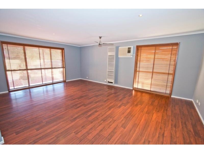 10 Riddle Drive, Melton VIC 3337