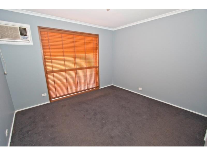 10 Riddle Drive, Melton VIC 3337