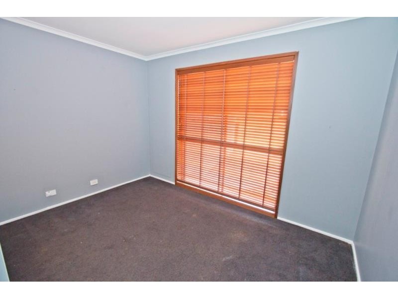 10 Riddle Drive, Melton VIC 3337