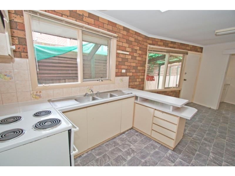 47 Bridgeford Crescent, Melton South VIC 3338