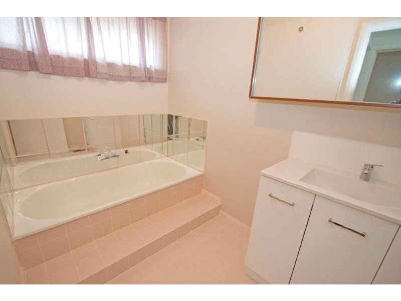 47 Bridgeford Crescent, Melton South VIC 3338