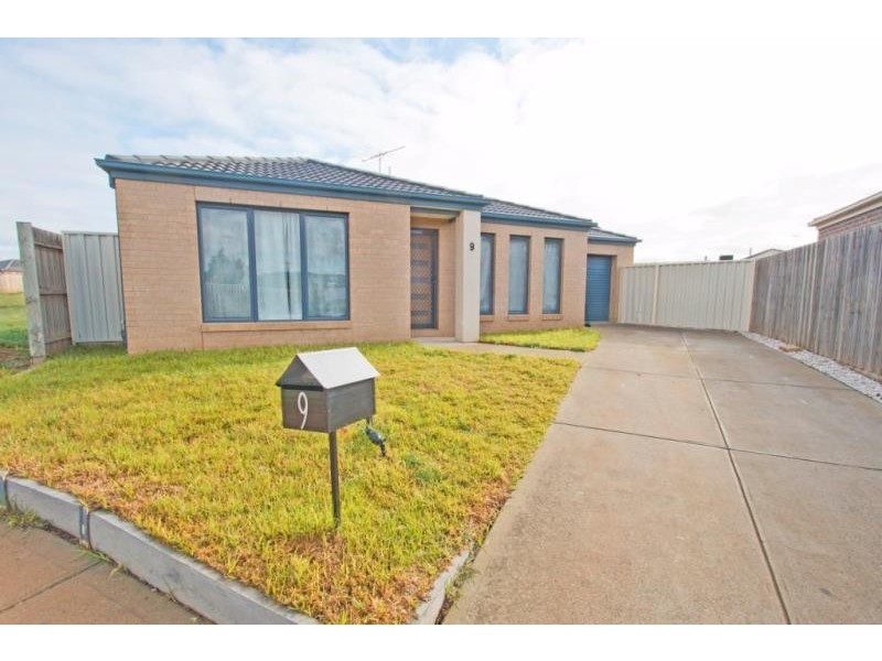 9/20-22 Roslyn Park Drive, Melton West VIC 3337