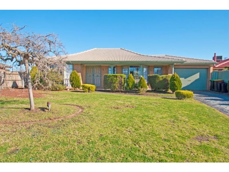 4 Gregory Place, Melton West VIC 3337