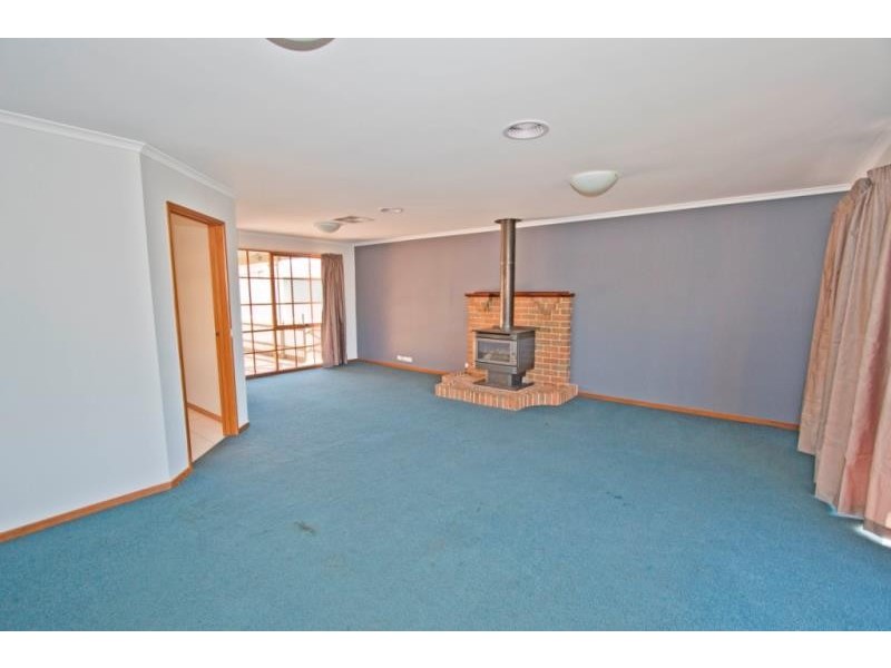 4 Gregory Place, Melton West VIC 3337