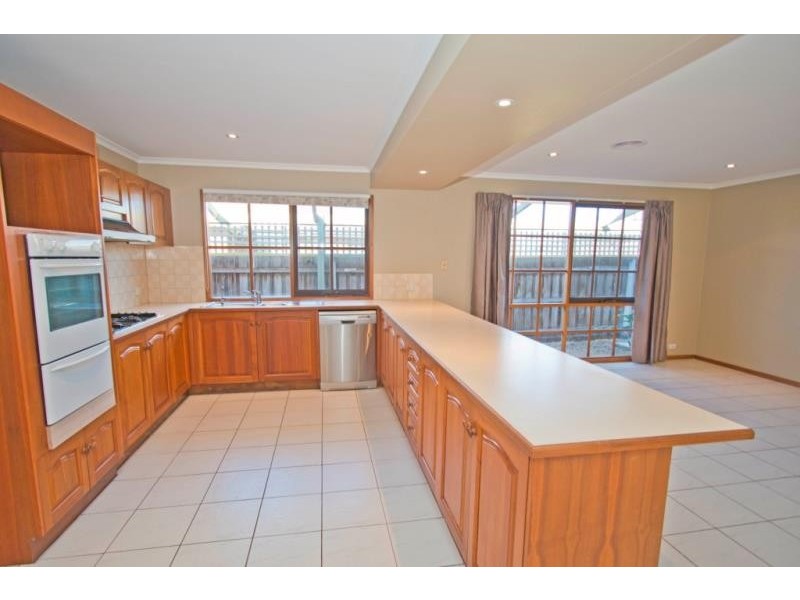 4 Gregory Place, Melton West VIC 3337