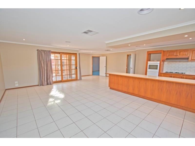 4 Gregory Place, Melton West VIC 3337