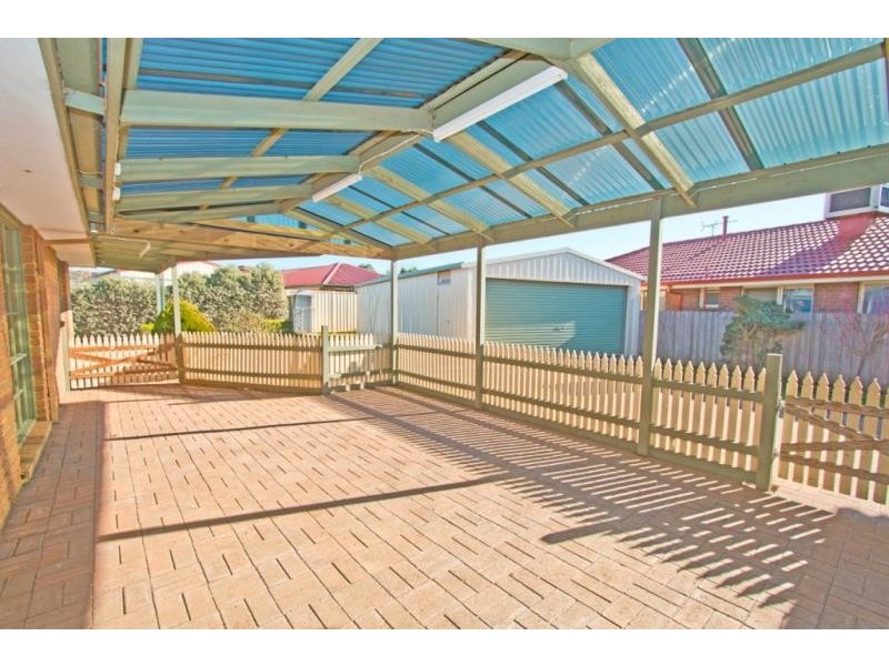 4 Gregory Place, Melton West VIC 3337