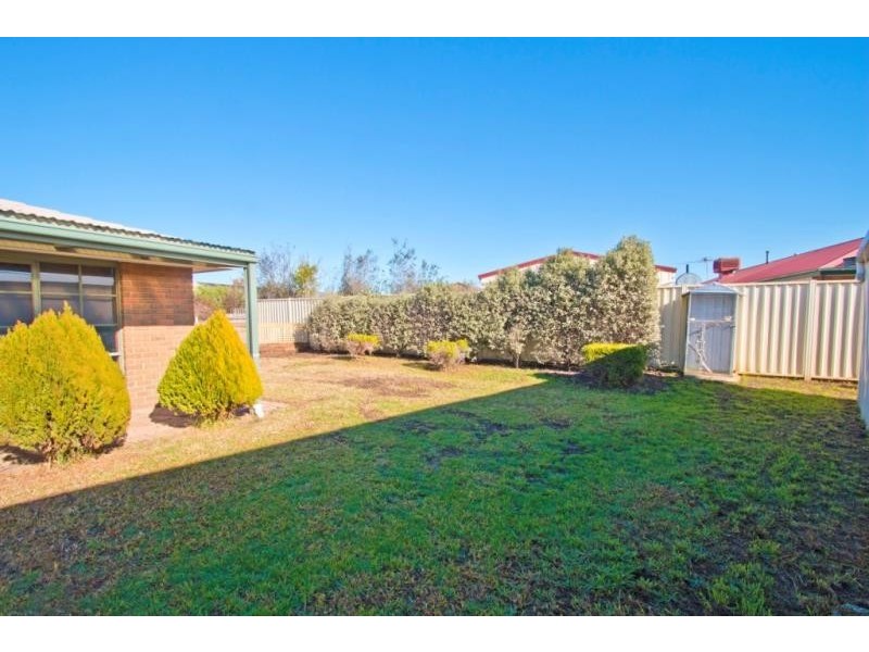 4 Gregory Place, Melton West VIC 3337