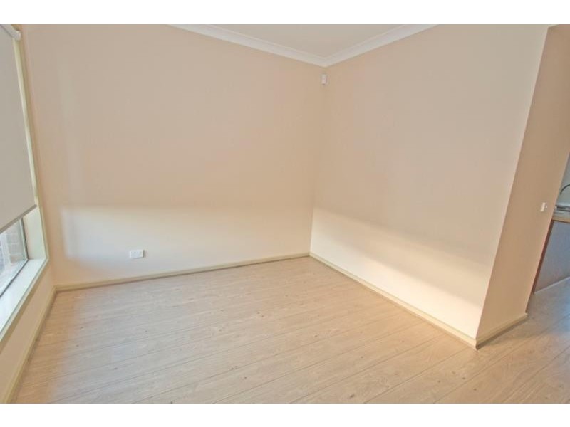 9 Barker Lane, Melton West VIC 3337