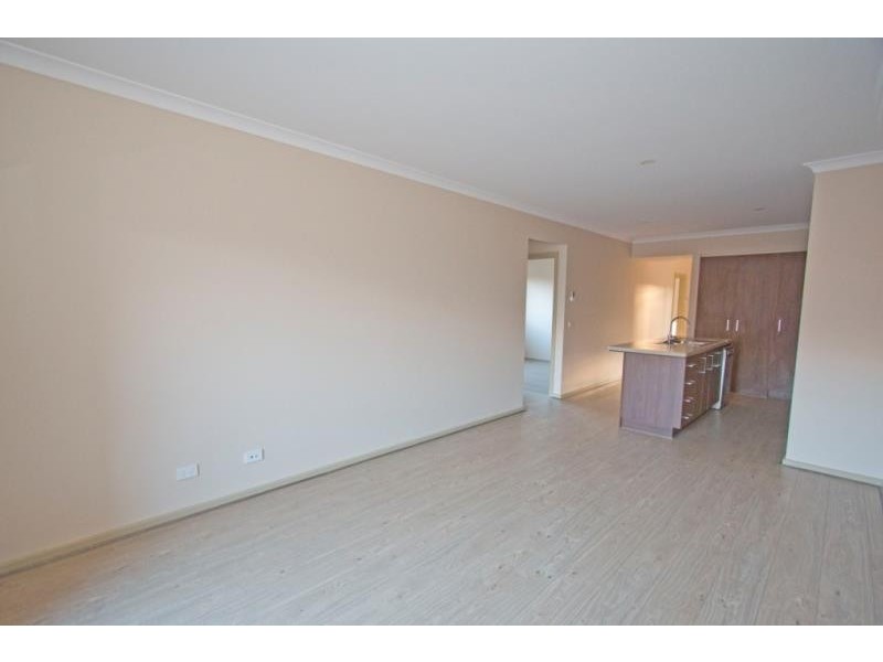 9 Barker Lane, Melton West VIC 3337