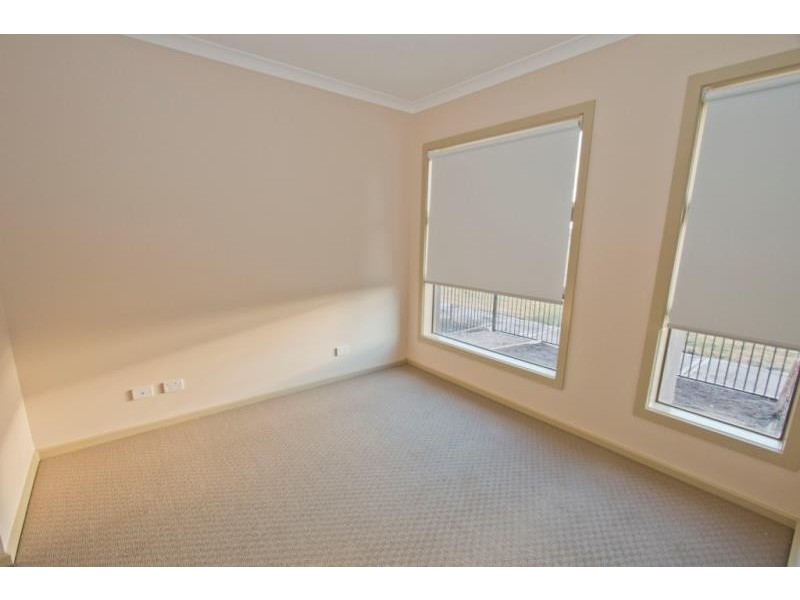 9 Barker Lane, Melton West VIC 3337