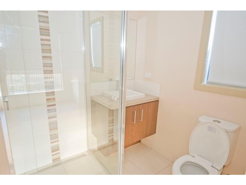 9 Barker Lane, Melton West VIC 3337