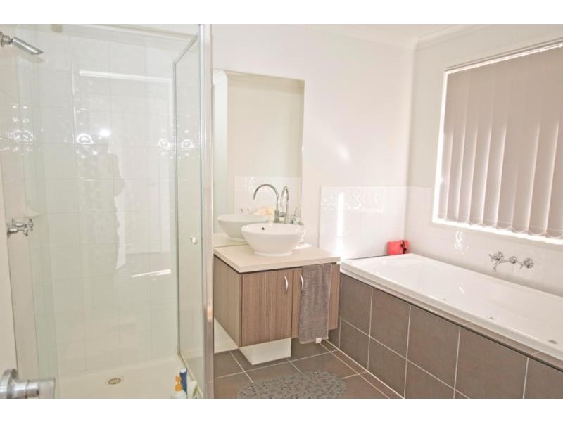 11 Creswick Avenue, Eynesbury VIC 3338